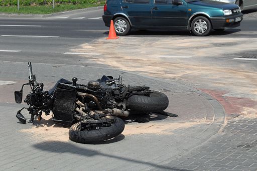 Crashed_motorcycle_in_Gdańsk